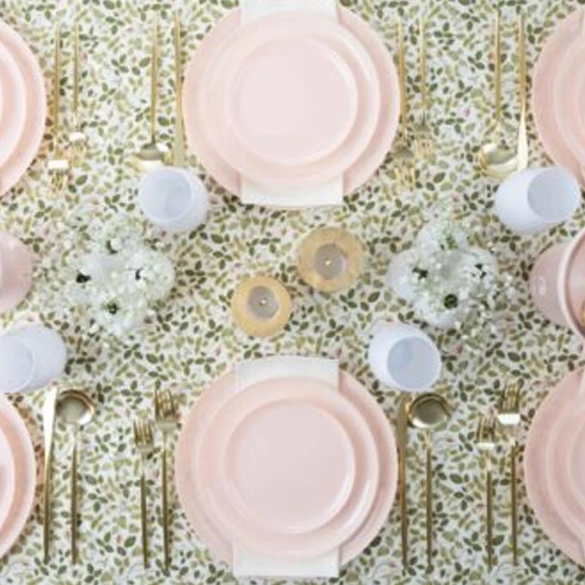 10.6" Round Pink Disposable Plastic Plates (90 Pack) Y68875