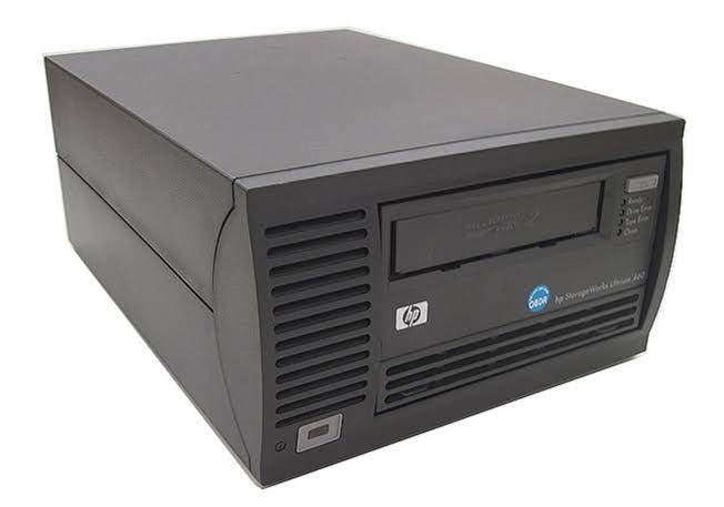 LTO Ultrium 2 External Tape Drive Y690018
