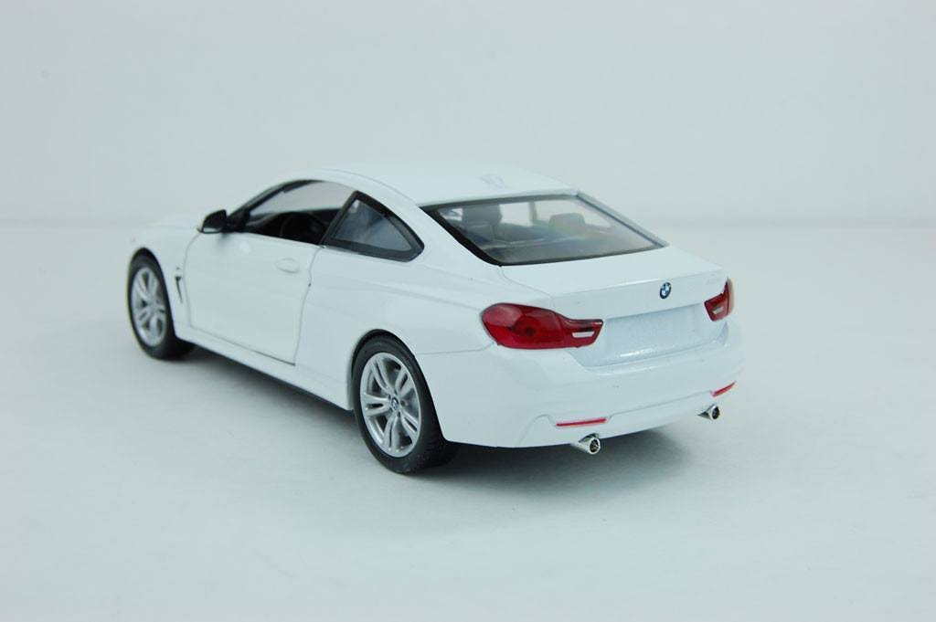 Grey 1/24 Diecast Model Car I12338