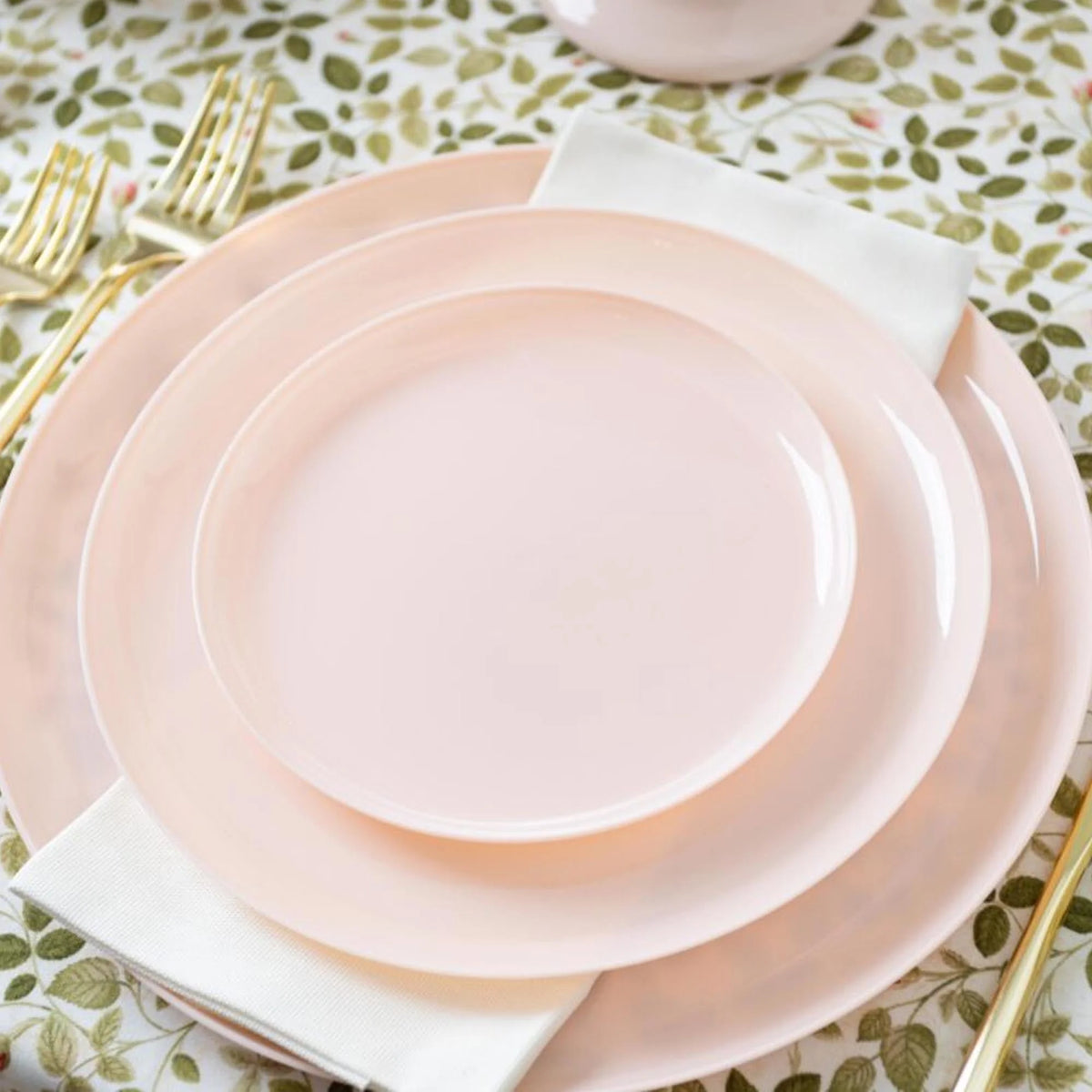 10.6" Round Pink Disposable Plastic Plates (90 Pack) Y68875
