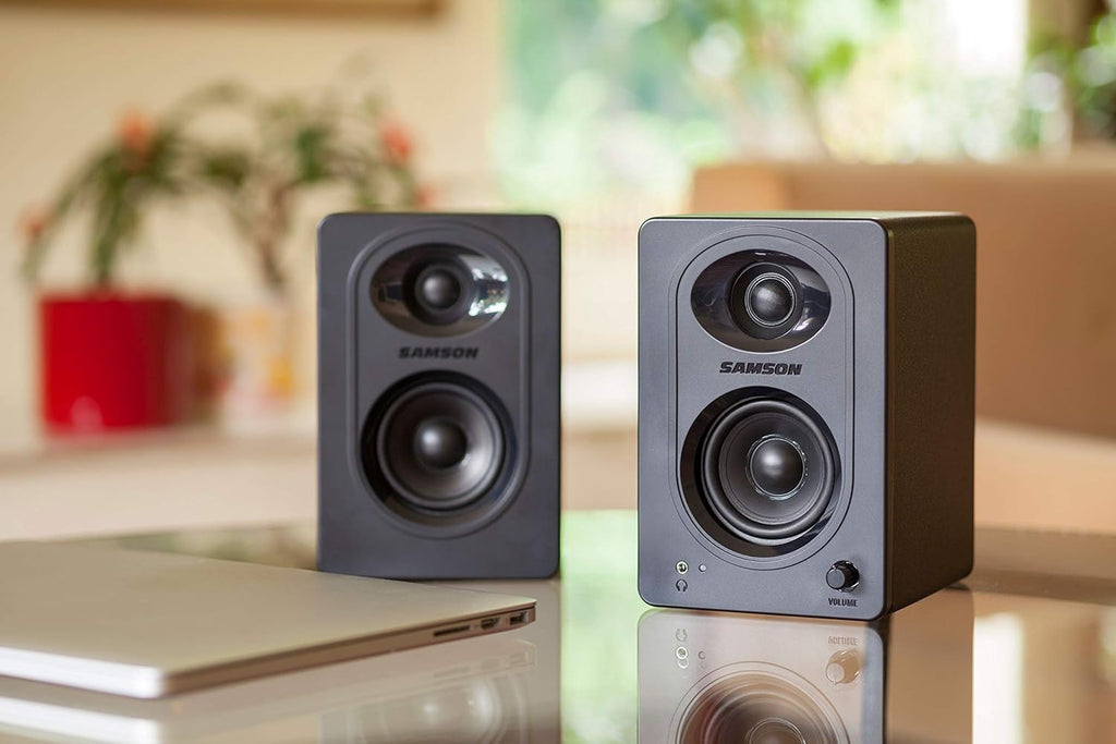 Powered Studio Monitors with Isolation Pads and Stereo Mini Cable N78897